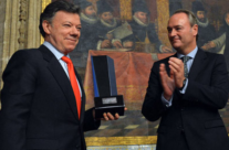 Presidente Santos: “No habrá tregua ni cese al fuego”
