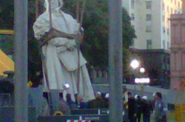 Buenos Aires, rimossa la statua di Colombo «Va restaurata». Ma gli italiani insorgono