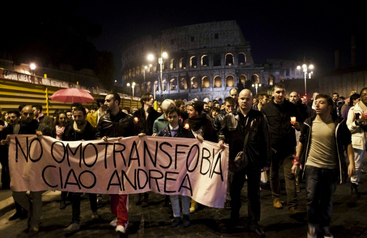 Una manifestazione di solidarietà per un ragazzo suicida del liceo Cavour di Roma 